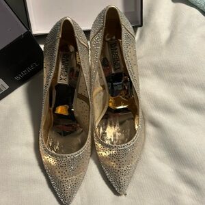 Worn once Badgley Mischka Ivory Weslee Pump